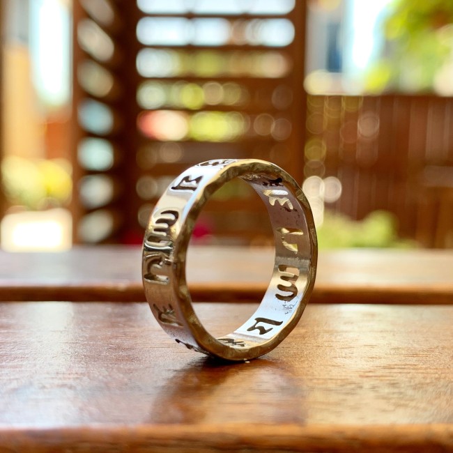 Кольцо с мантрами "Любовь в моей жизни" (серебро)