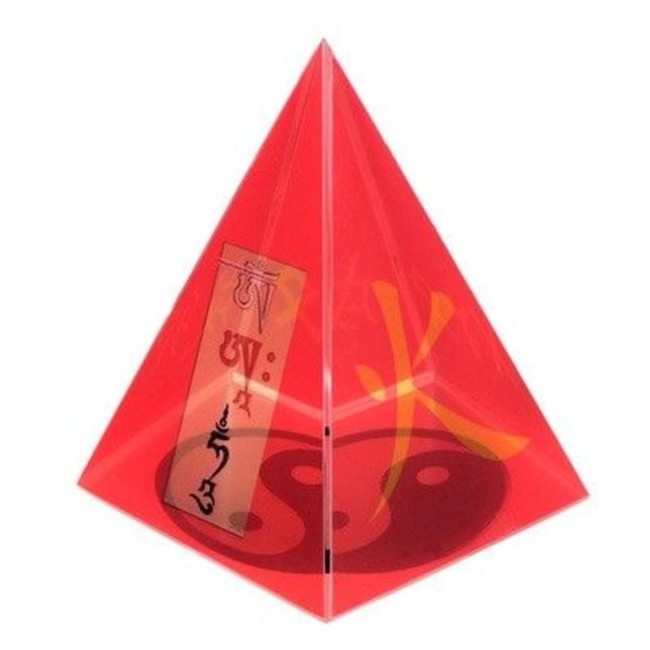 Красная пирамида с иероглифами