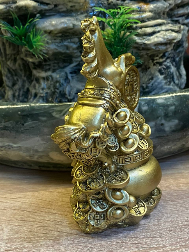 Фигурка фен-шуй "Лошадь на вазе богатства"(13х7см,полистоун)