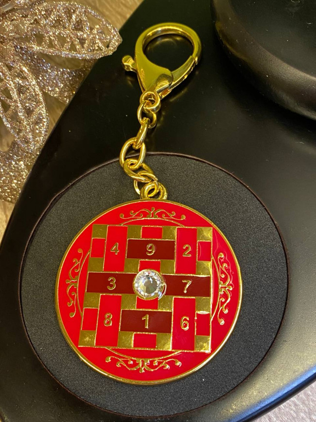 Брелок «Амулет идеальной десятки» для завершения и достижения выдающихся результатов