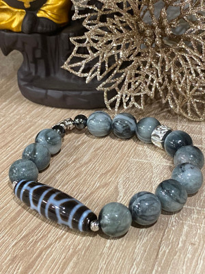 Бусина Дзи "Черепаха" в браслете из серого агата с защитой Бусина Дзи "Черепаха" в браслете из серого агата с защитой