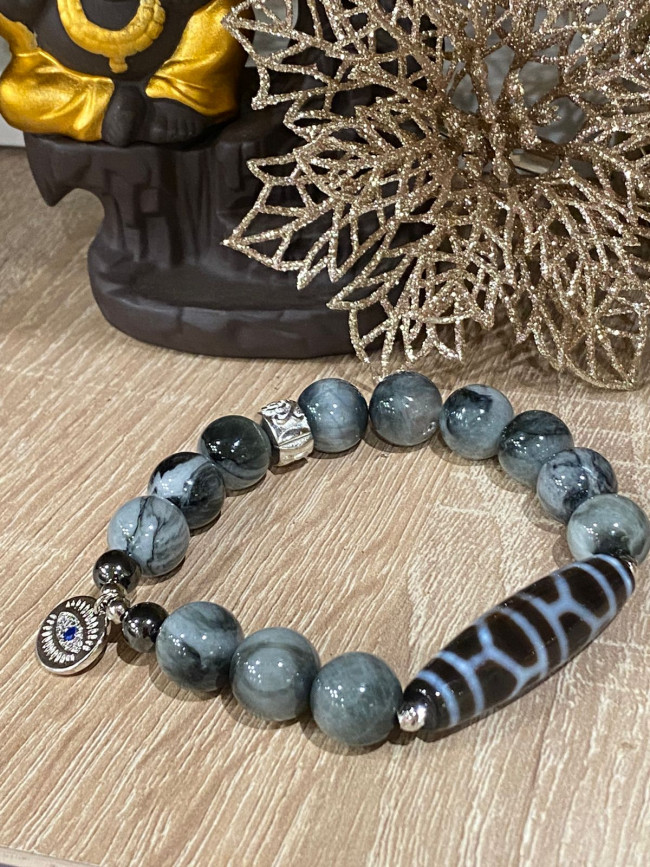 Бусина Дзи "Черепаха" в браслете из серого агата с защитой