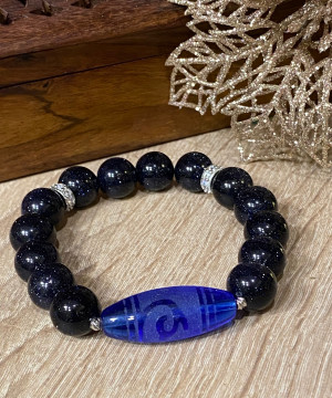 Бусина Дзи "Богиня Тара" в браслете из синего мерцающего авантюрина Бусина Дзи "Богиня Тара" в браслете из синего мерцающего авантюрина