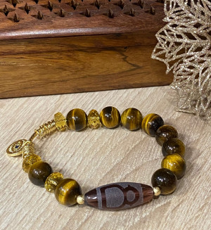 Бусина Дзи "Бог Богатства" в браслете из тигрового глаза и цитрина