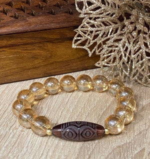 Бусина Дзи "Глаза Дракона" в браслете из золотистого кварца