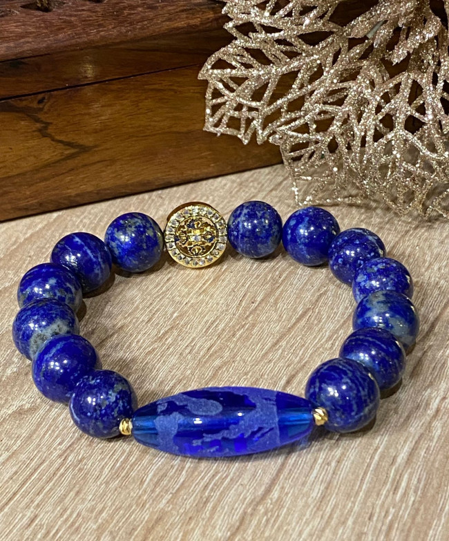 Бусина Дзи "Дракон" в браслете из лазурита Бусина Дзи "Дракон" в браслете из лазурита