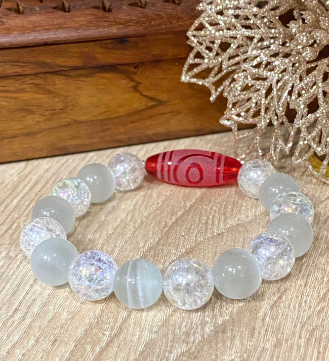 Бусина Дзи 2 глаза в браслете из сахарного кварца и серого кошачьего глаза