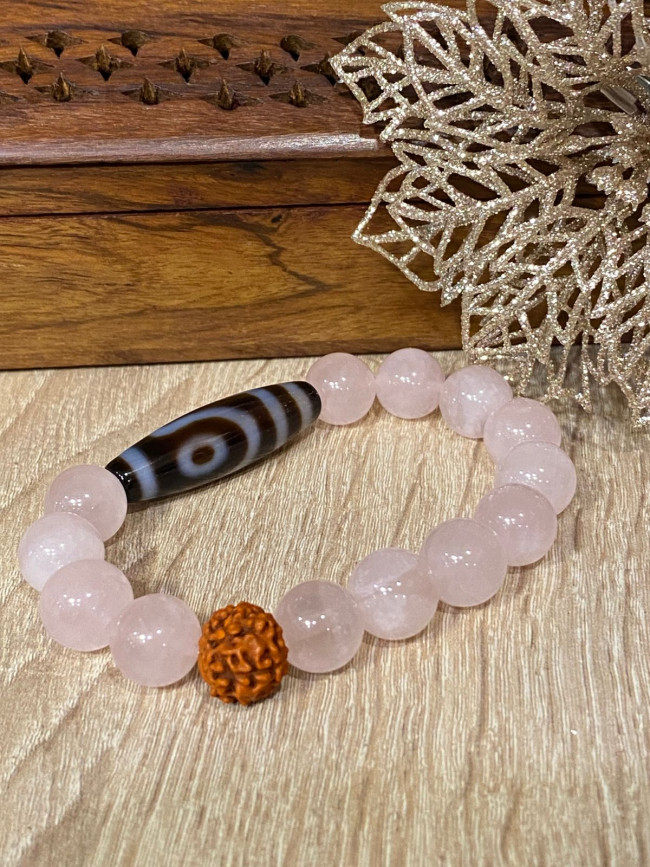 Бусина Дзи 2 глаза в браслете из розового кварца с рудракшей