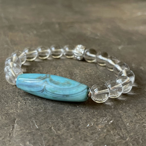 Бусина Дзи Небесная в браслете из горного хрусталя со вставкой из серебра