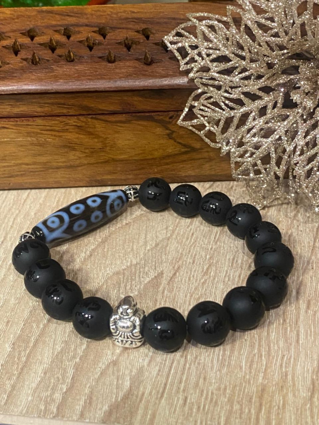 Бусина Дзи 18 глаз в браслете из чёрного агата с мантрами