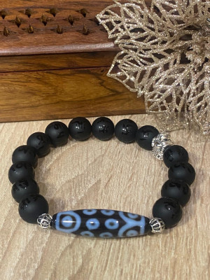 Бусина Дзи 18 глаз в браслете из чёрного агата с мантрами