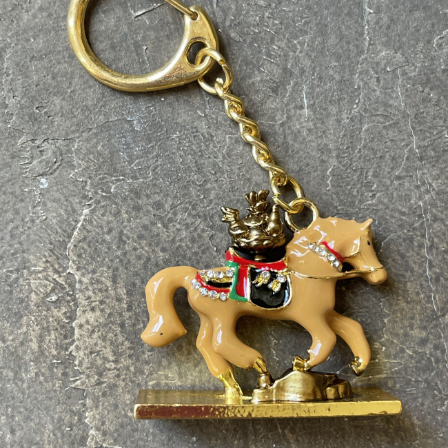 Брелок-подвеска "Оранжевая лошадь победы" Брелок-подвеска "Оранжевая лошадь победы"