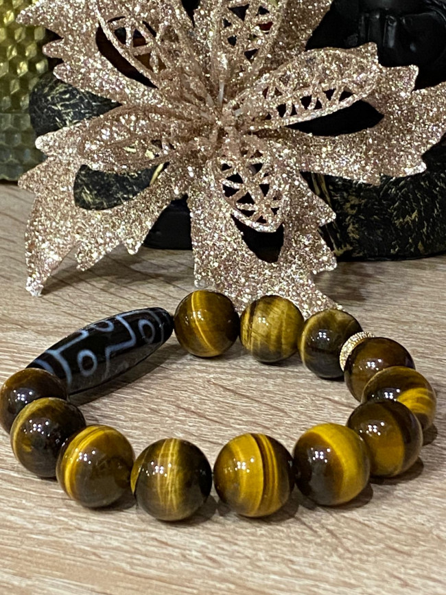 Бусина Дзи 9 глаз в браслете из тигрового глаза Бусина Дзи 9 глаз в браслете из тигрового глаза