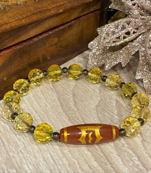 Бусина Дзи "Птица Гаруда" в браслете из цитрина и раухтопаза