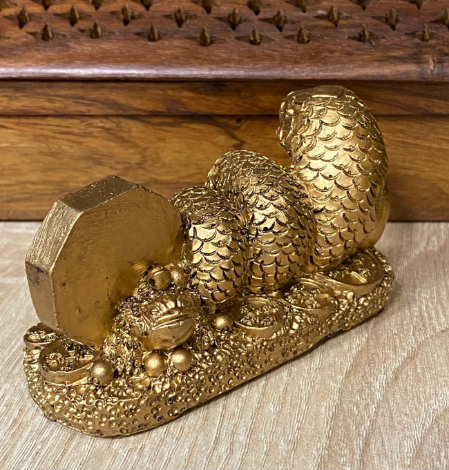 Фигурка "Змея с монетой инь-ян"