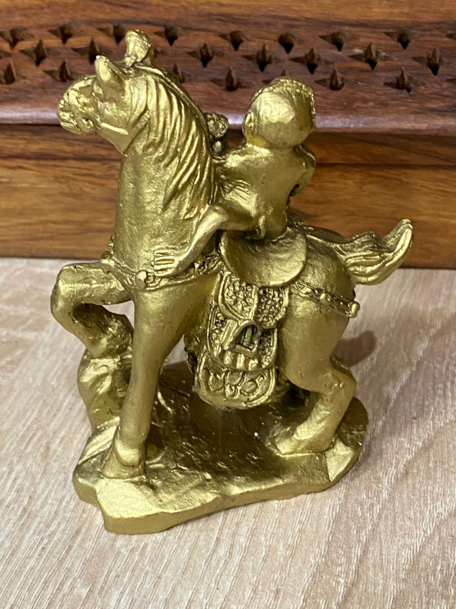 Фигурка " Обезьяна  на лошади" для успеха