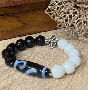 Браслет "Энергия денежного успеха" из оникса и белого агата Браслет "Энергия денежного успеха" из оникса и белого агата