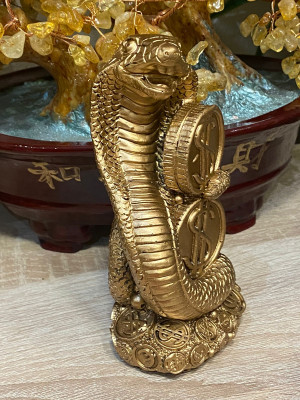 Фигурка "Змея - двойная прибыль"