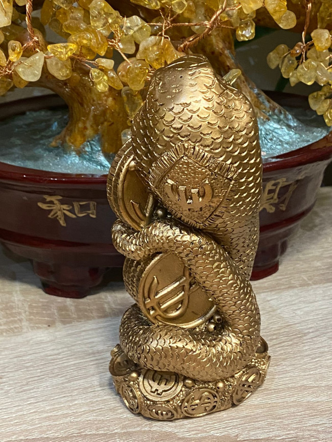 Фигурка "Змея - двойная прибыль"