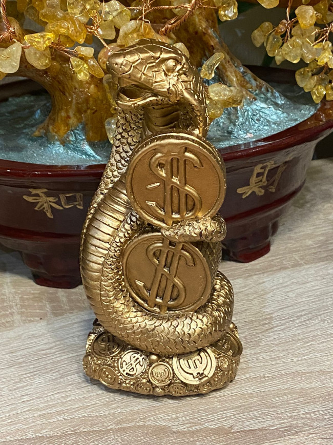 Фигурка "Змея - двойная прибыль"