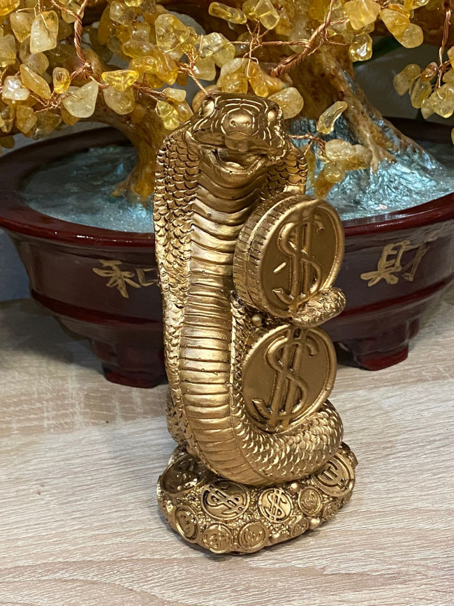 Фигурка "Змея - двойная прибыль"