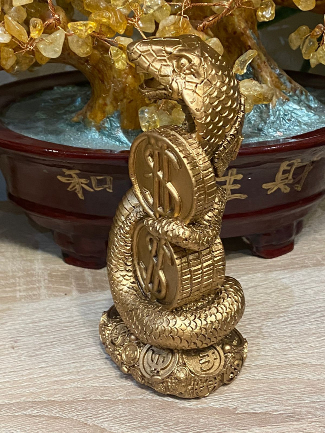 Фигурка "Змея - двойная прибыль"