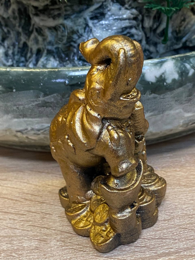 Фигурка "Слон со слоненком на монетах"(полистоун 10см)