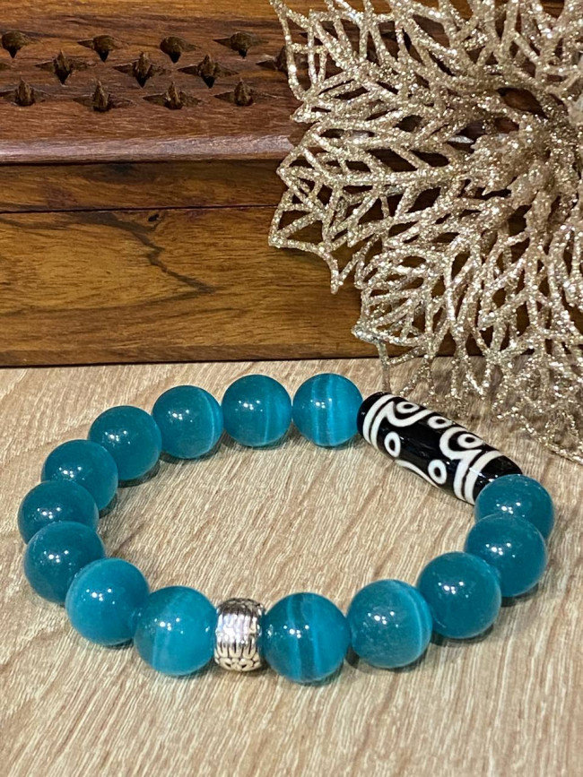 Бусина Дзи 13 глаз в браслете из голубого кошачьего глаза Бусина Дзи 13 глаз в браслете из голубого кошачьего глаза