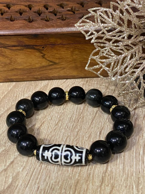 Бусина Дзи "8 нектарных сосудов изобилия и долголетия" в браслете из чёрного агата