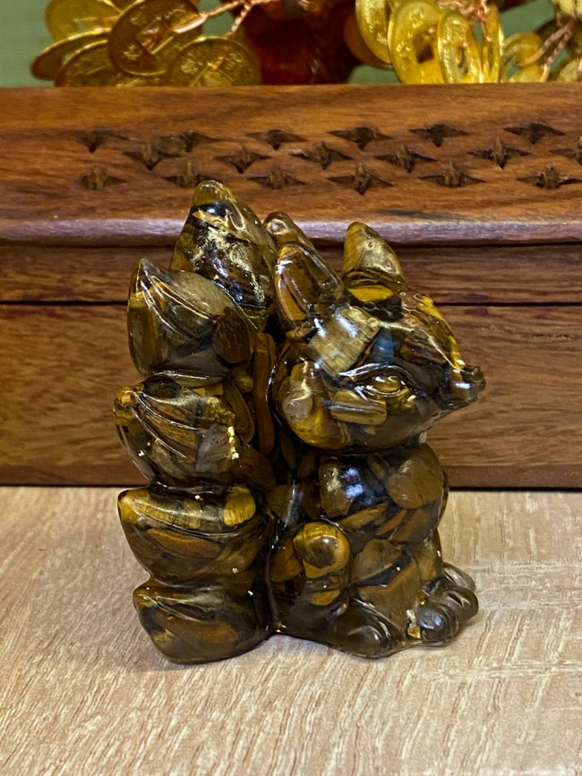 Фигурка девятихвостая лиса тигровый глаз