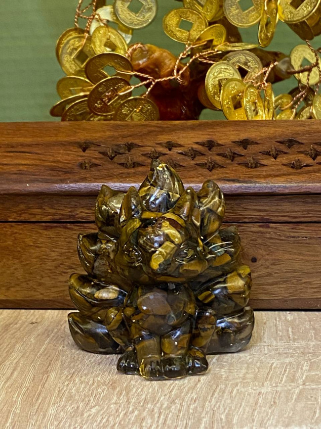 Фигурка девятихвостая лиса тигровый глаз