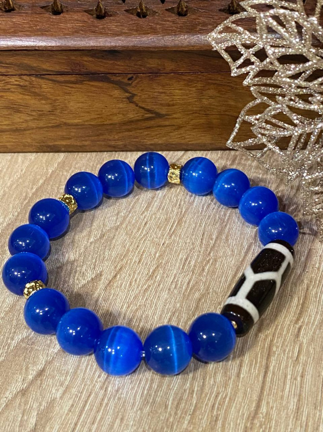 Бусина Дзи "Черепаха" в браслете из синего кошачьего глаза Бусина Дзи "Черепаха" в браслете из синего кошачьего глаза