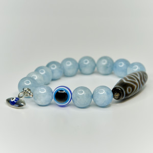 Бусина Дзи Дхарма в браслете из аквамарина