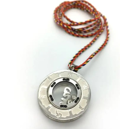 Подвеска с биджамантрами (серебряный Хум под стеклом с 2-мя камнями) Подвеска с биджамантрами (серебряный Хум под стеклом с 2-мя камнями)