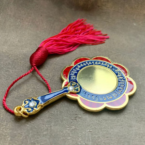 Зеркало-веер для укрепления долгосрочной карьеры