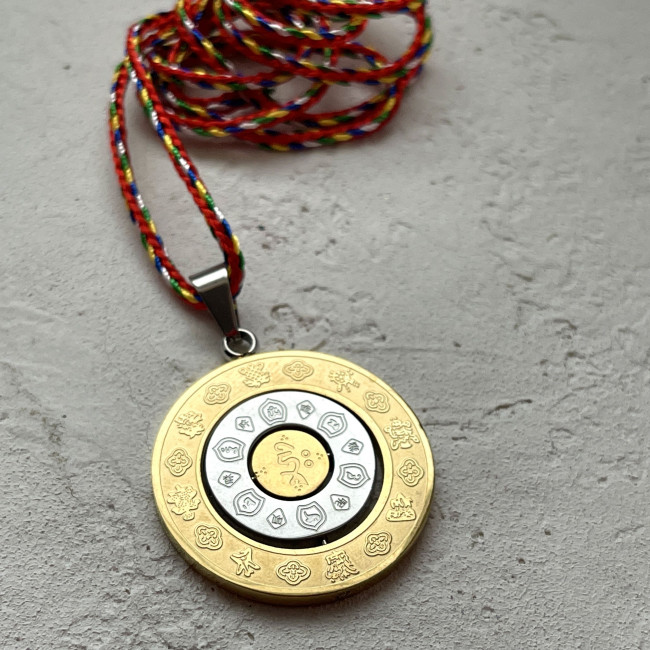 Подвеска с символами абсолютного процветания