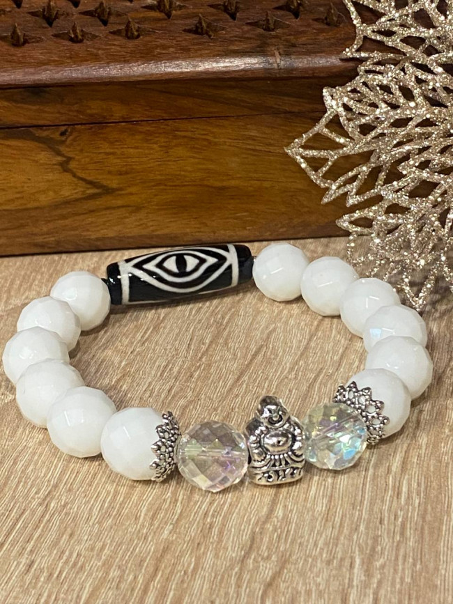 Бусина Дзи "Глаз Феникса" в браслете из белого агата