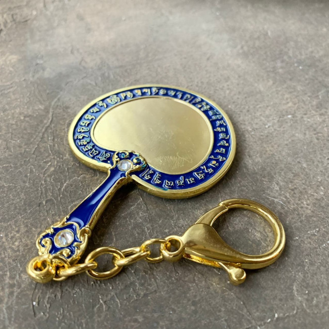 Брелок-подвеска "Зеркало-веер с лотосом для привлечения процветания и успеха" Брелок-подвеска "Зеркало-веер с лотосом для привлечения процветания и успеха"