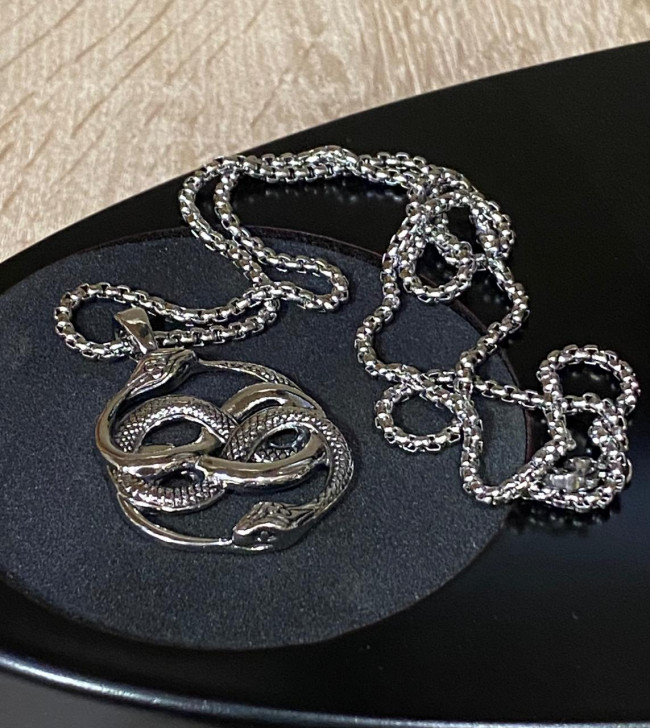 Подвеска "Змеи" на цепочке Подвеска "Змеи" на цепочке