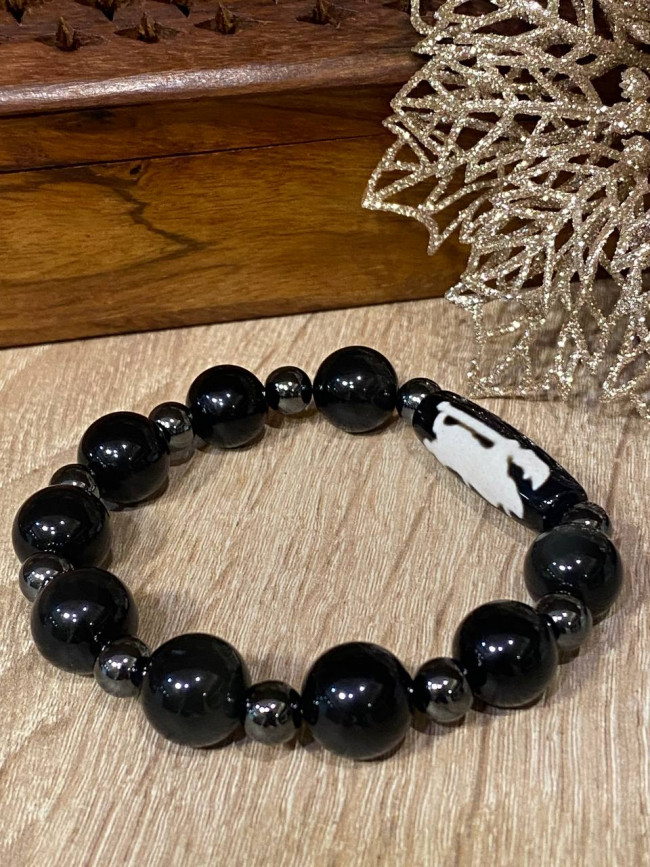 Бусина Дзи Куан Кунг в браслете из чёрного агата и гематита Бусина Дзи Куан Кунг в браслете из чёрного агата и гематита