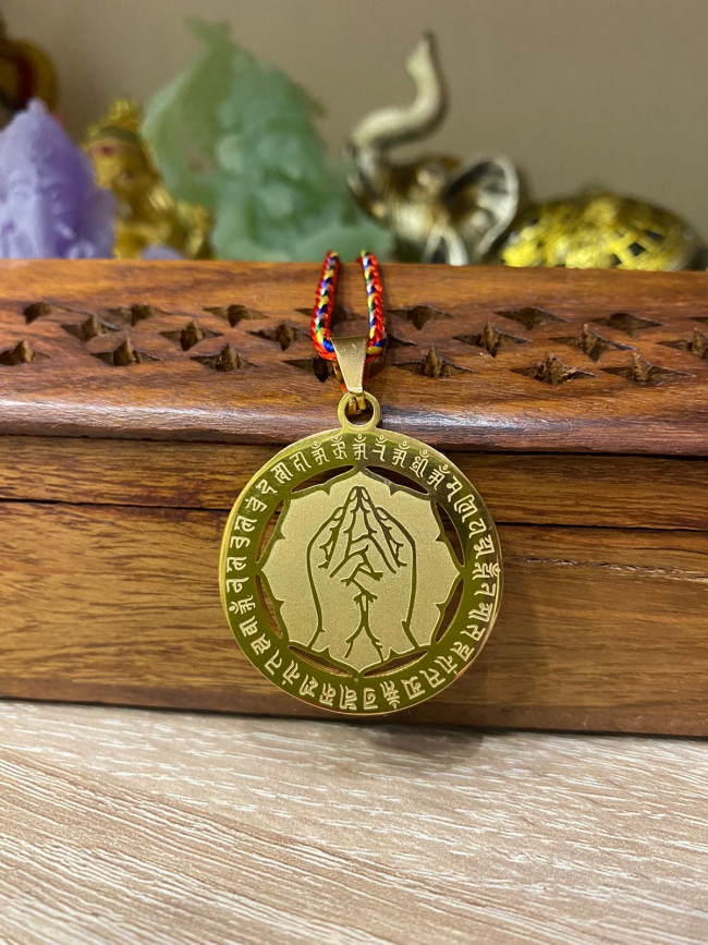 Подвеска-амулет с мудрой "Парящий лотос" от женских болезней