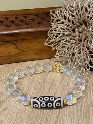 Бусина Дзи 21 глаз в браслете из граненого хрусталя с ваджрой