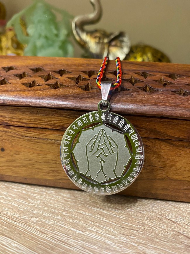 Подвеска с мудрой "Парящий лотос" для женского здоровья