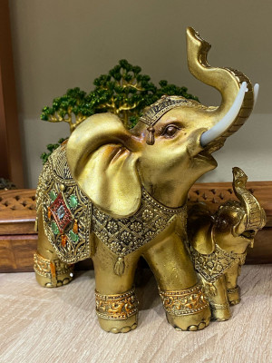 Фигурка " Слониха со слонёнком"