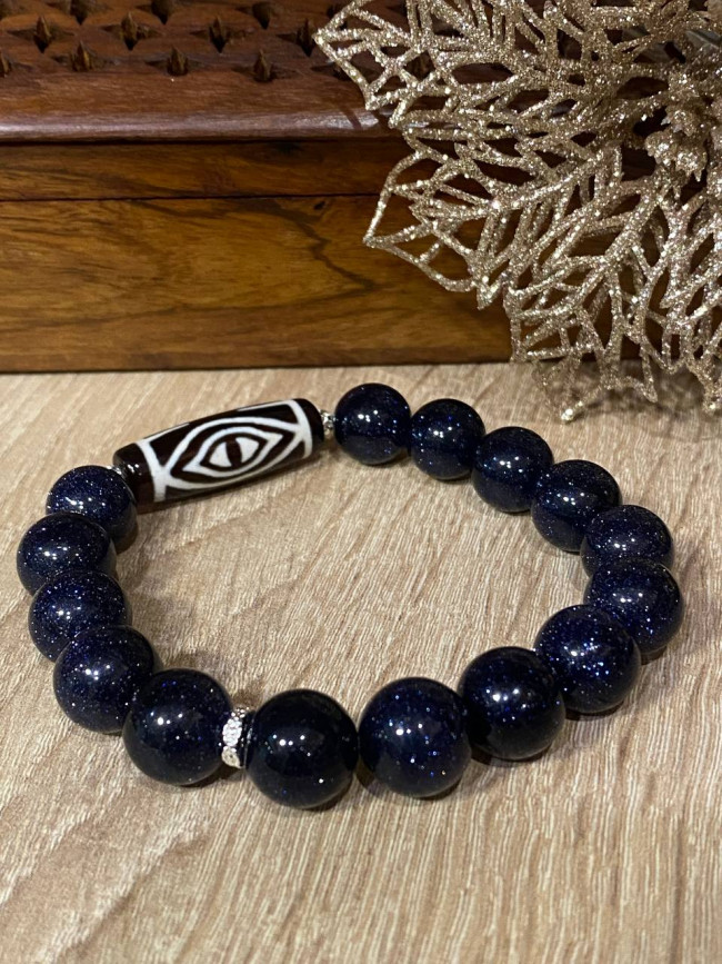 Бусина Дзи "Глаз Феникса" в браслете из мерцающего агата Бусина Дзи "Глаз Феникса" в браслете из мерцающего агата