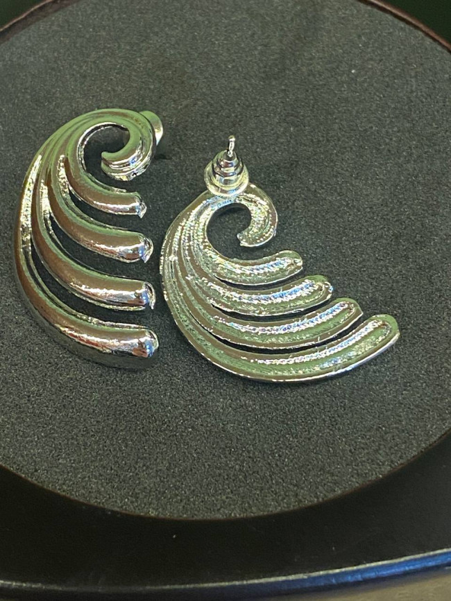 Серьги "Волна" для постоянного потока удачи