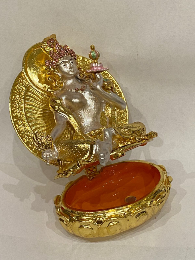 Фигурка из металла" Белая Тара" с открывающемся дном Фигурка из металла" Белая Тара" с открывающемся дном