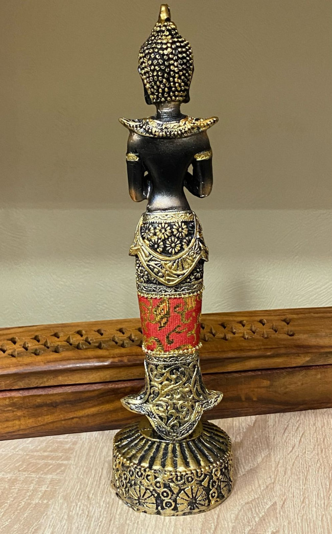 Фигурка "Будда в нарядной лунги"