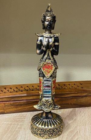 Фигурка "Будда в нарядной лунги"