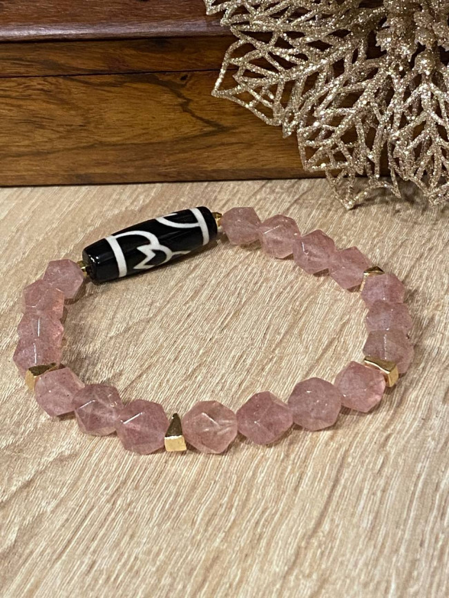 Бусина Дзи "Два лотоса" в браслете из клубничного кварца